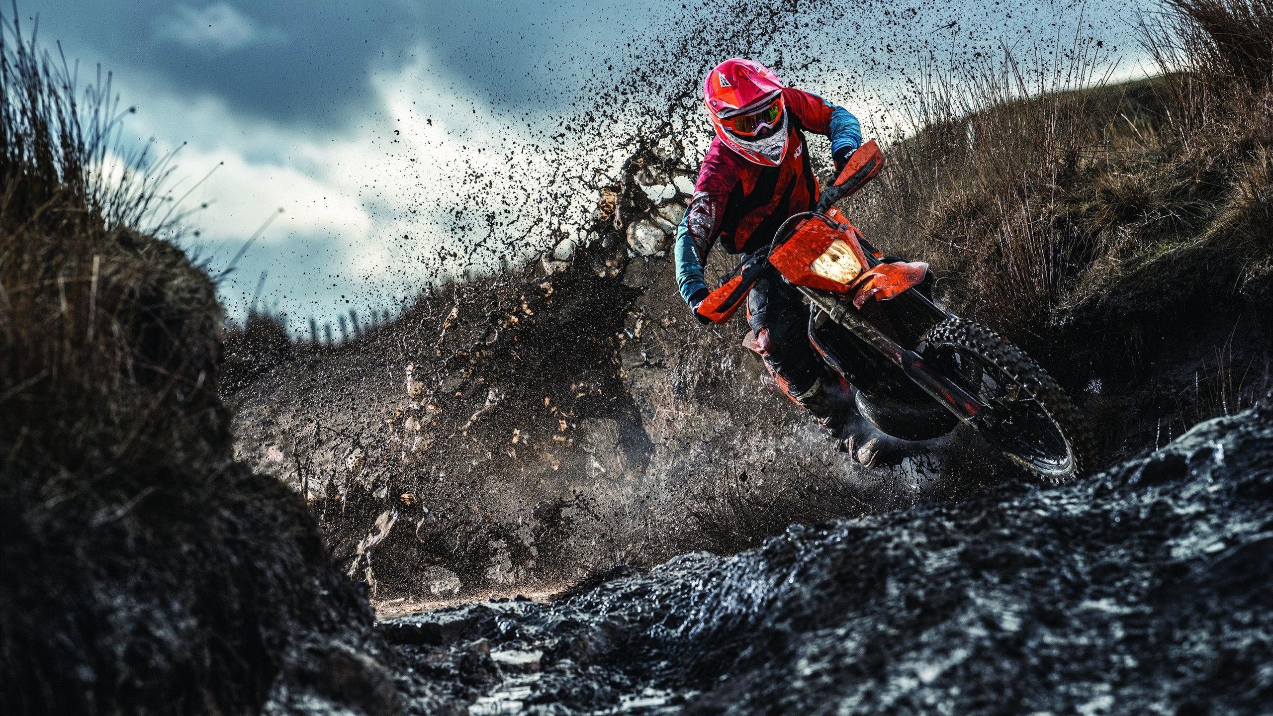 足球与F1的魔幻联动？国际米兰跨界胜利与皮克赛道统治的隐喻狂欢