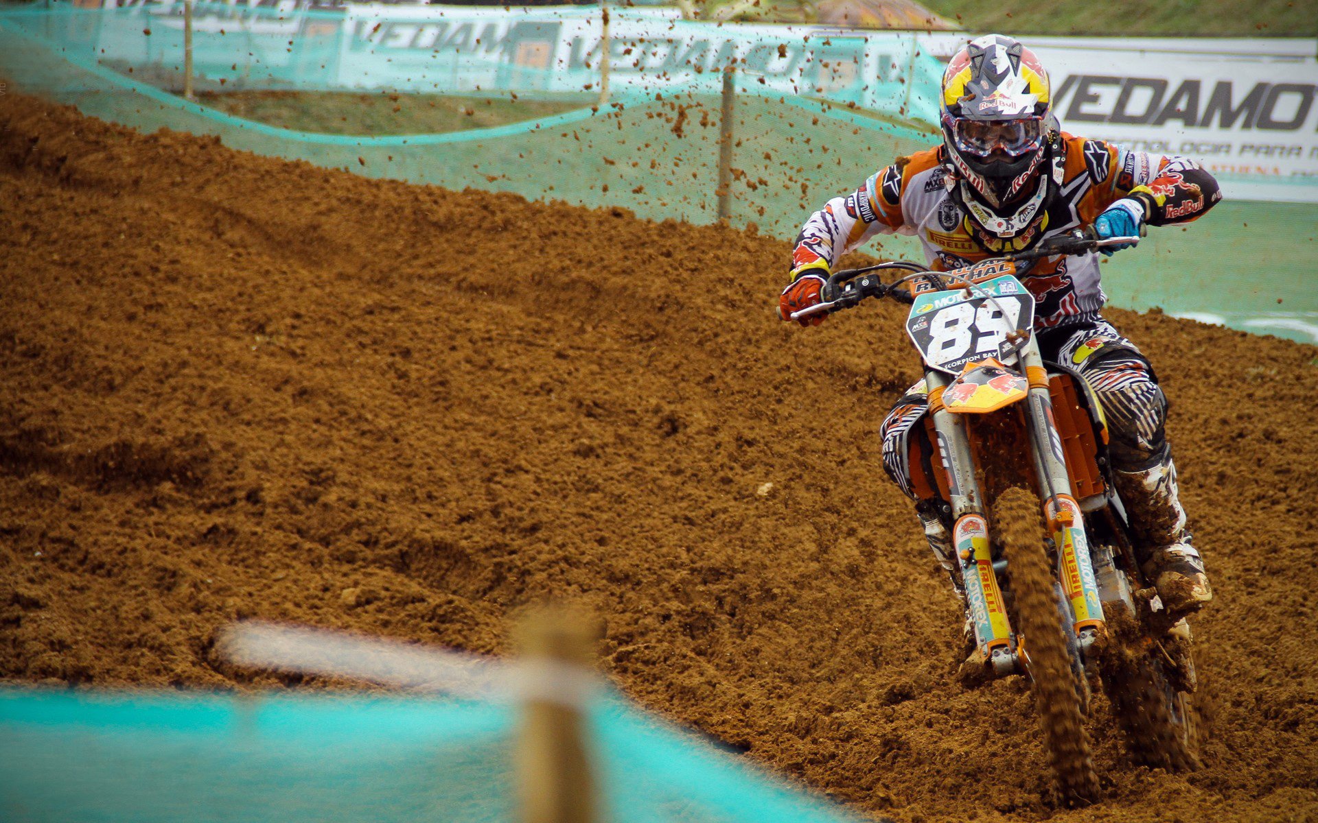 2026世界杯震撼之夜，哥伦比亚铁桶阵封锁秘鲁，卢卡库天神下凡接管比赛